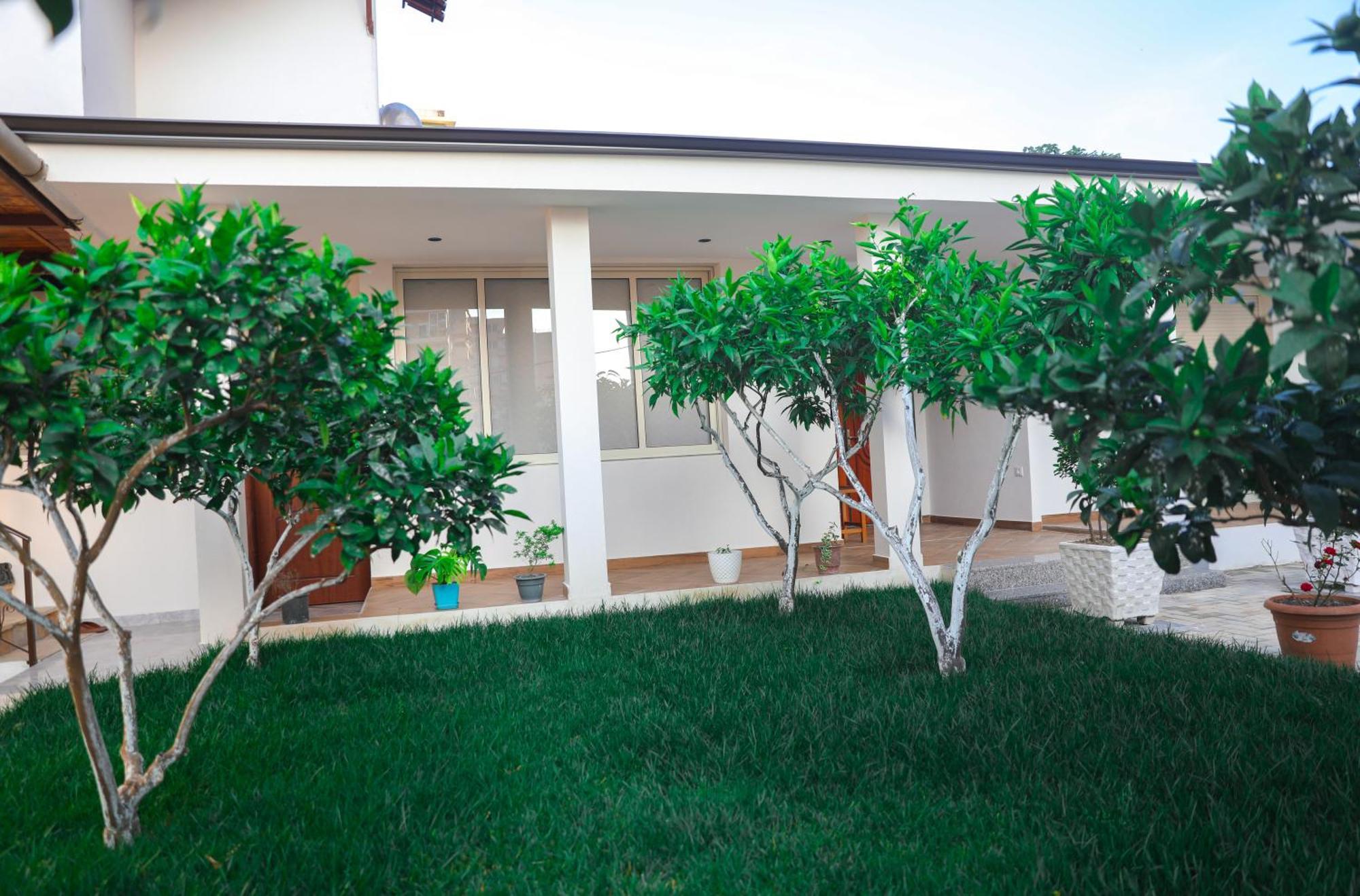 Guest House Esanbja Берат Екстериор снимка