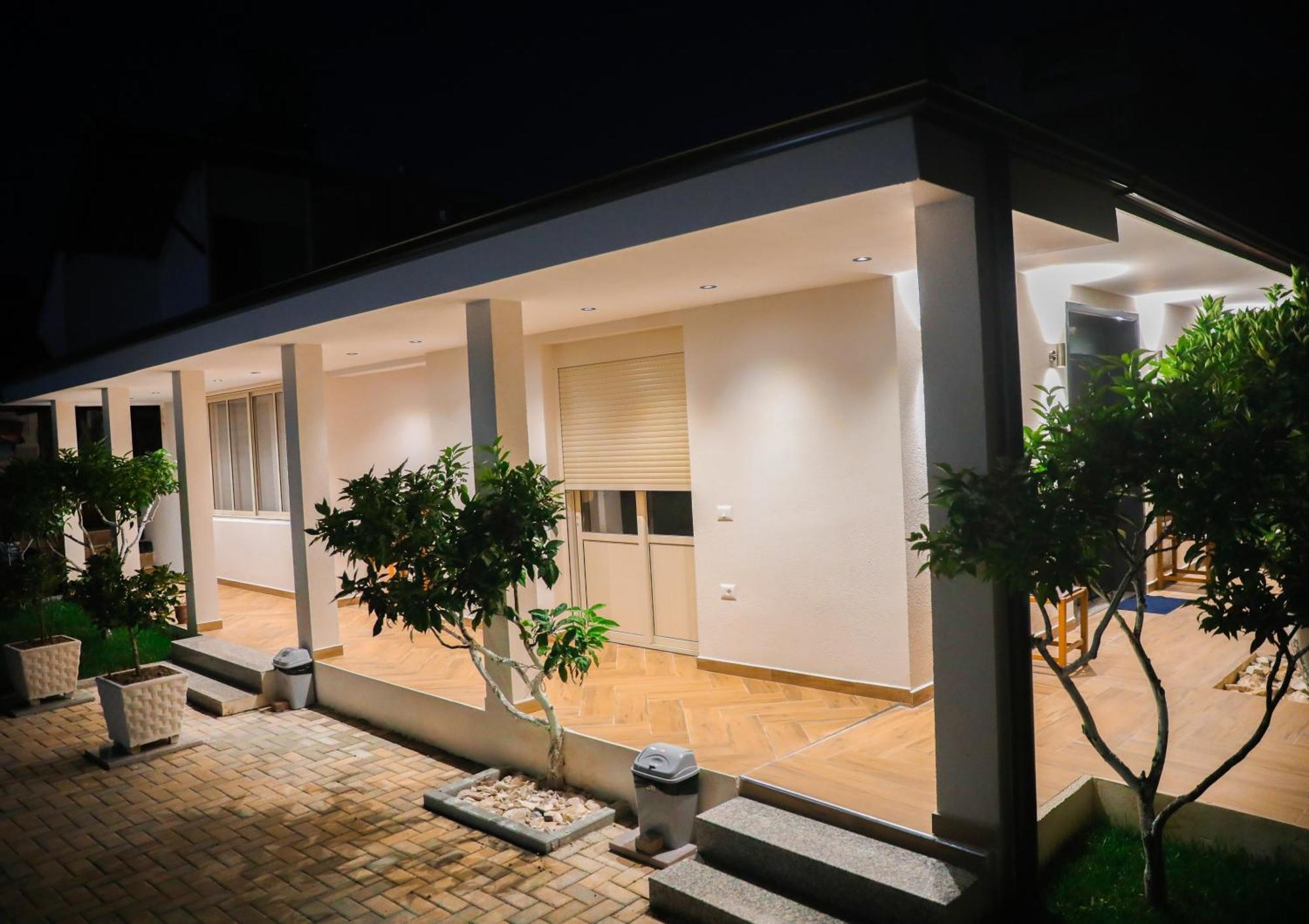 Guest House Esanbja Берат Екстериор снимка