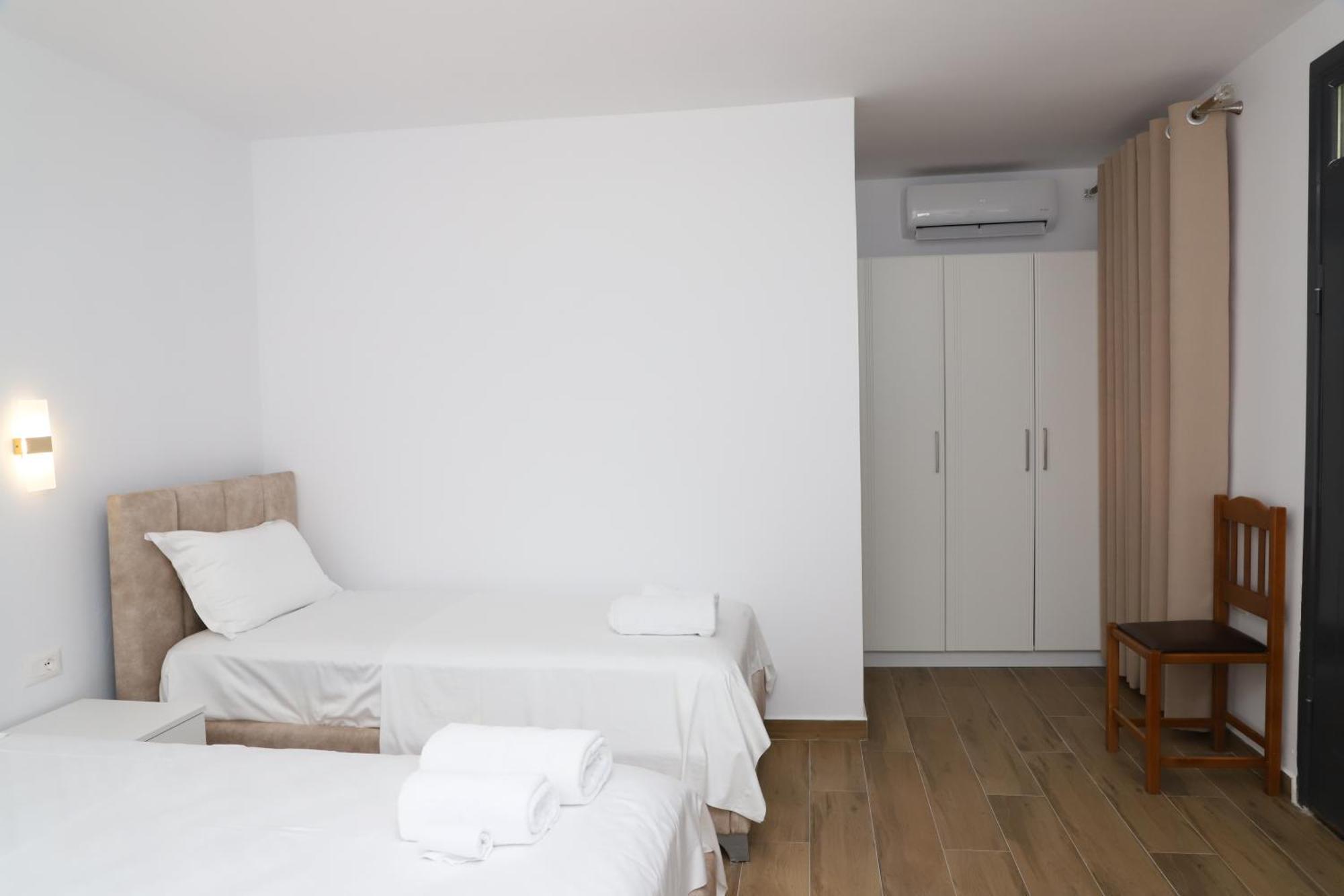 Guest House Esanbja Берат Екстериор снимка