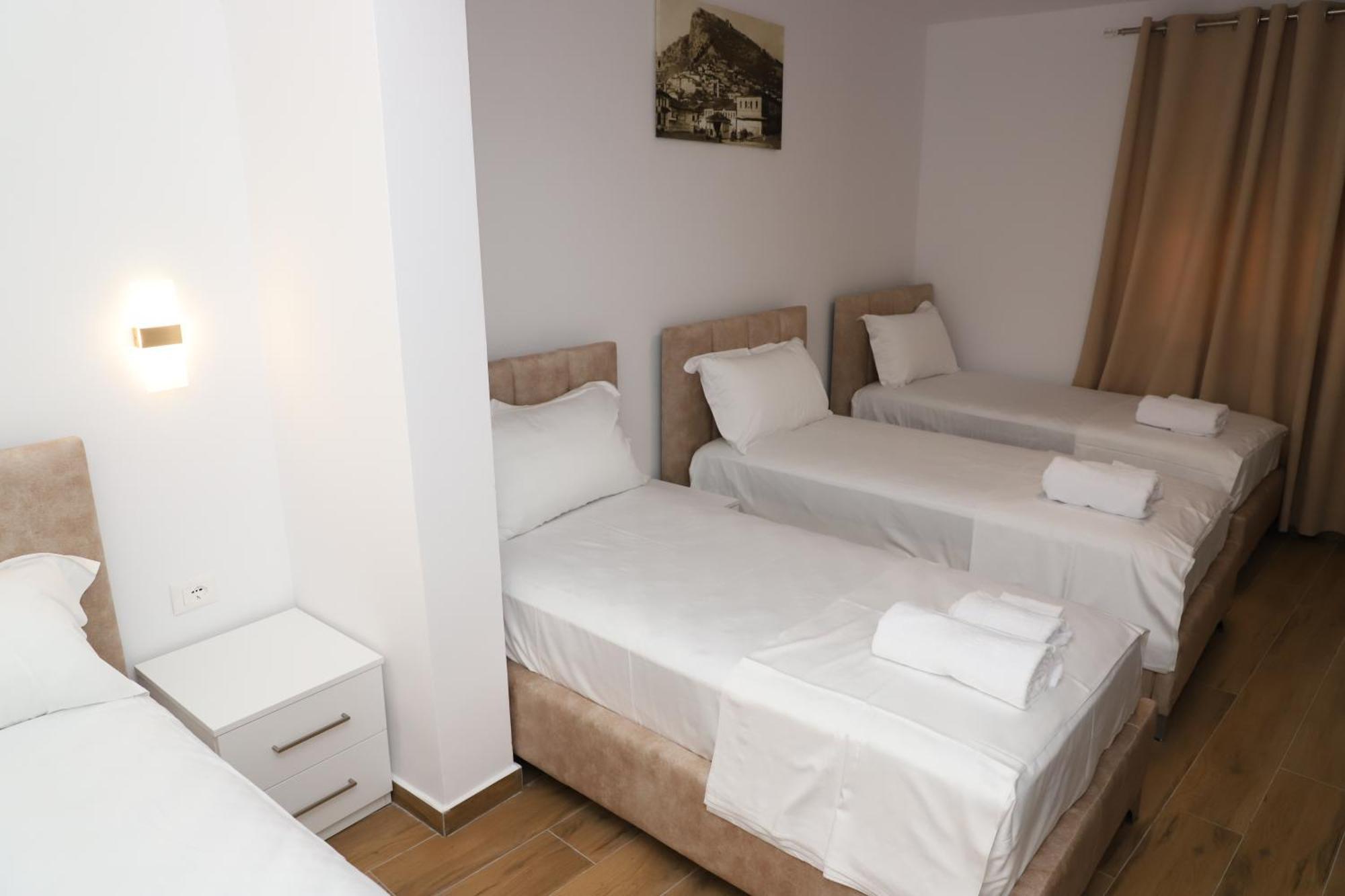 Guest House Esanbja Берат Екстериор снимка