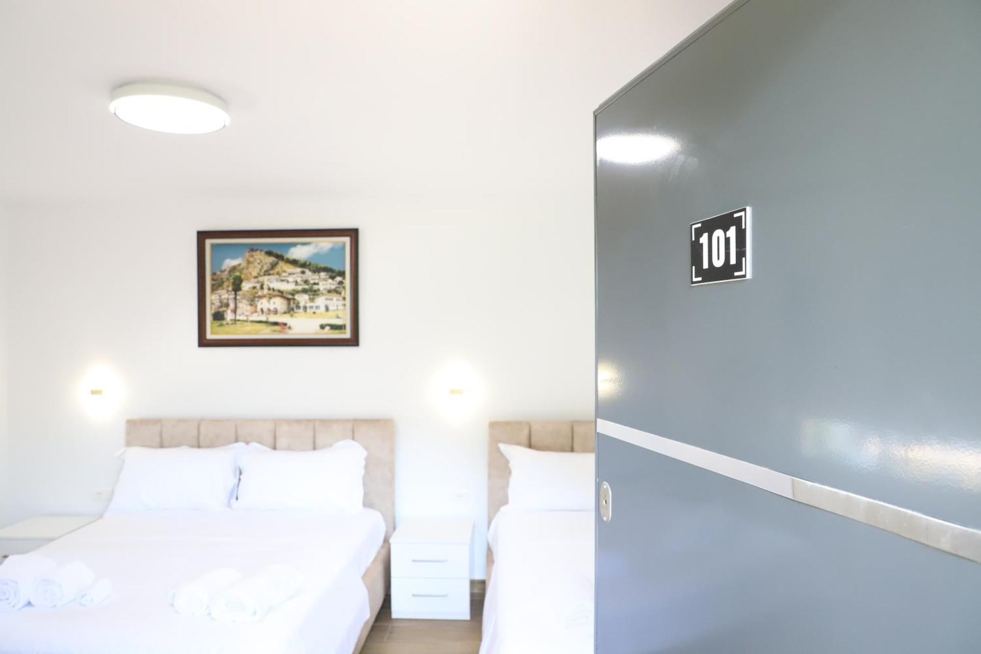 Guest House Esanbja Берат Екстериор снимка