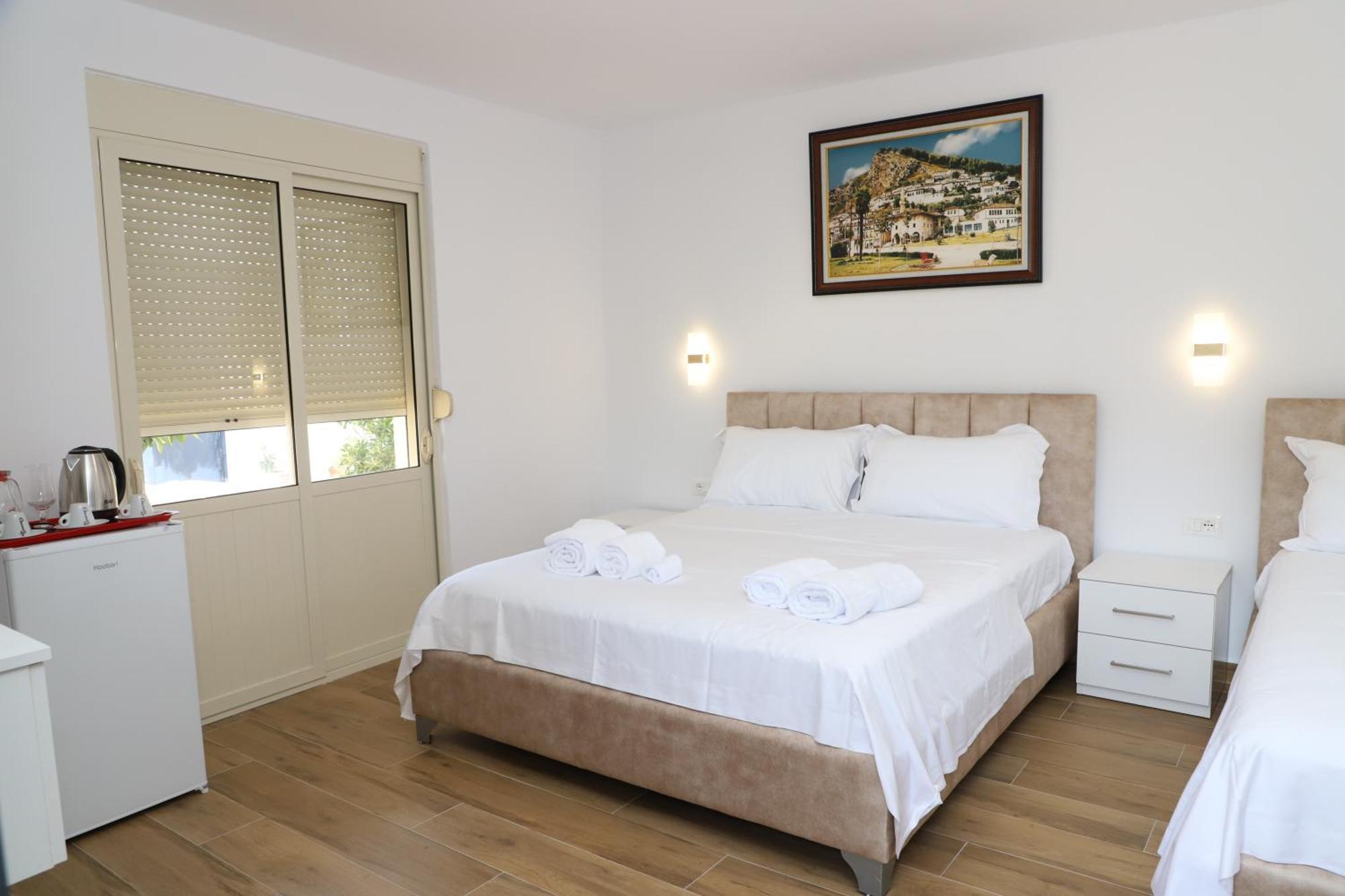Guest House Esanbja Берат Екстериор снимка