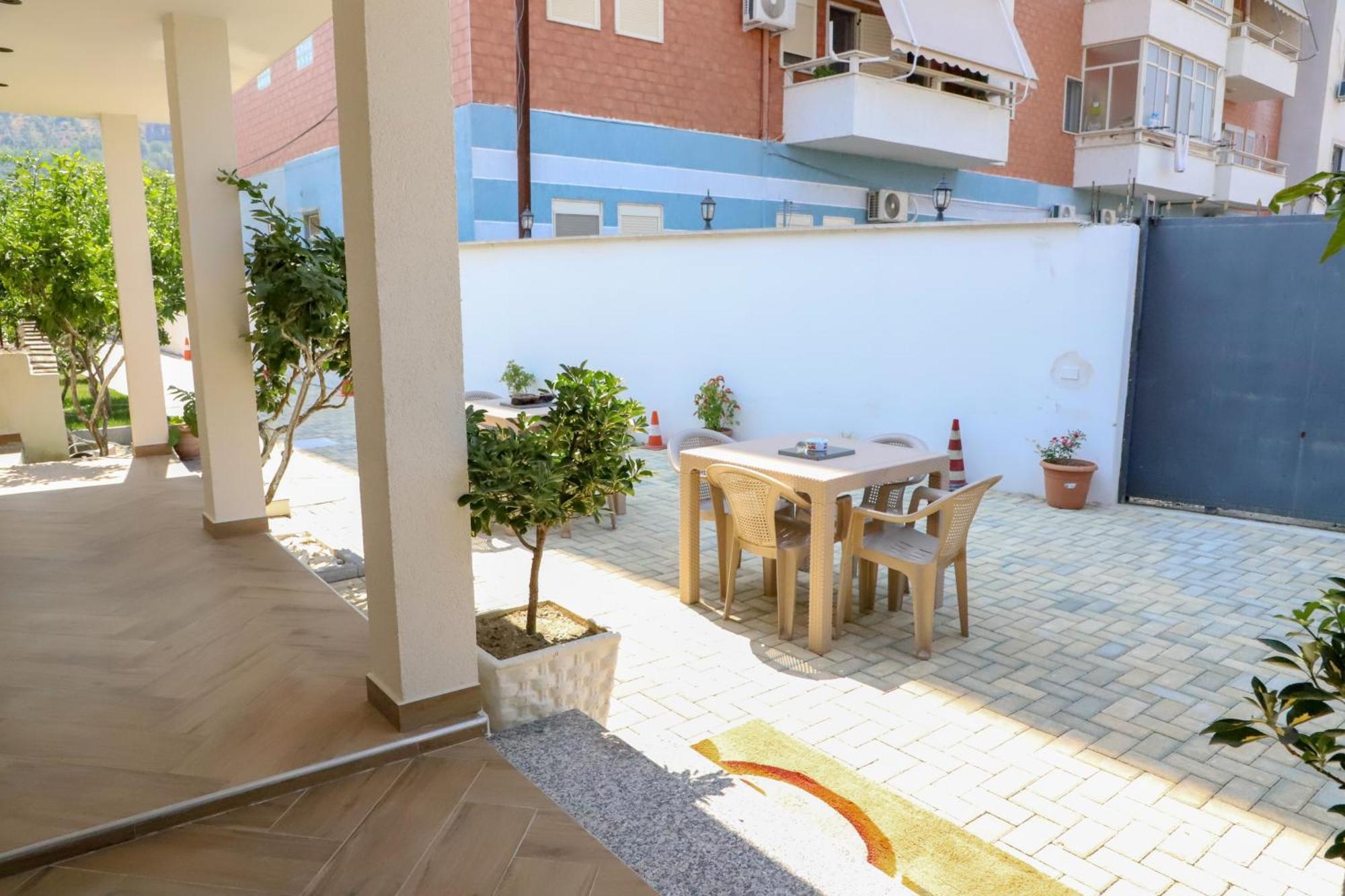 Guest House Esanbja Берат Екстериор снимка