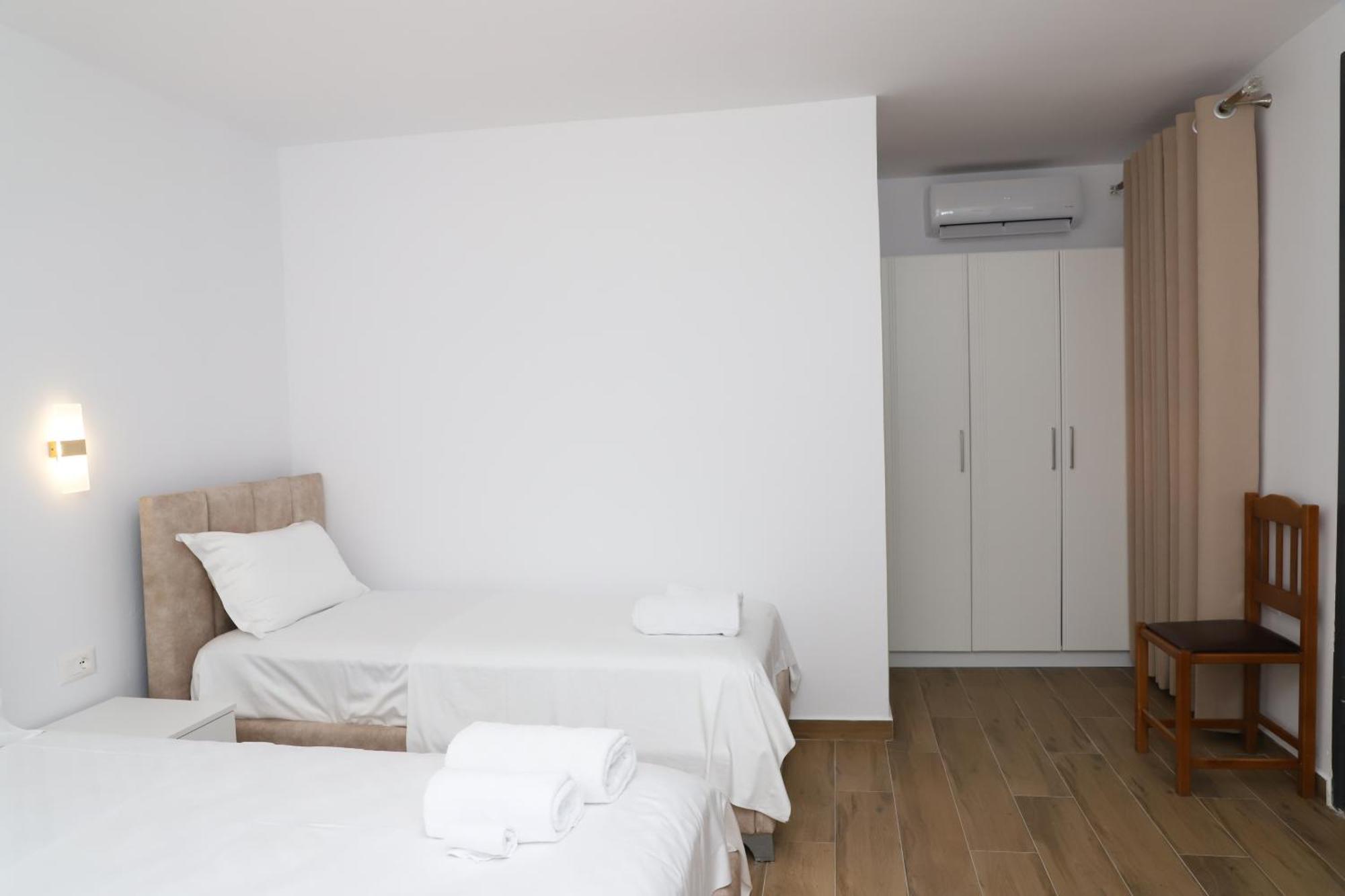 Guest House Esanbja Берат Екстериор снимка