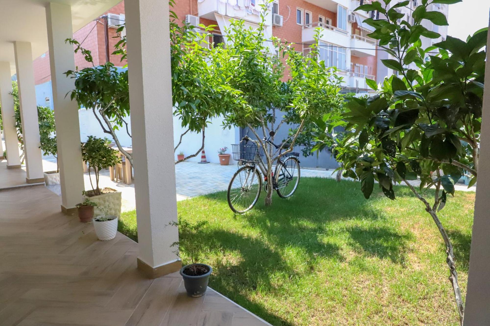 Guest House Esanbja Берат Екстериор снимка