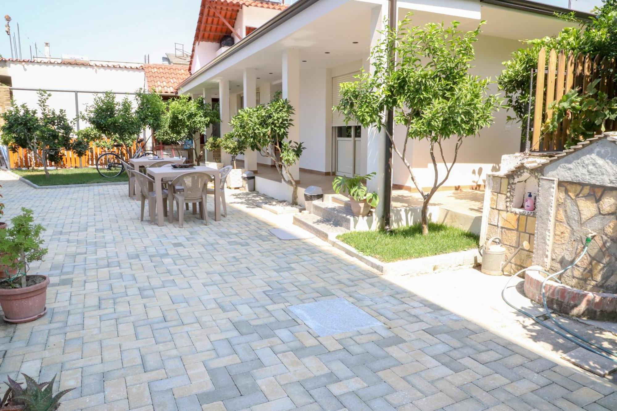 Guest House Esanbja Берат Екстериор снимка