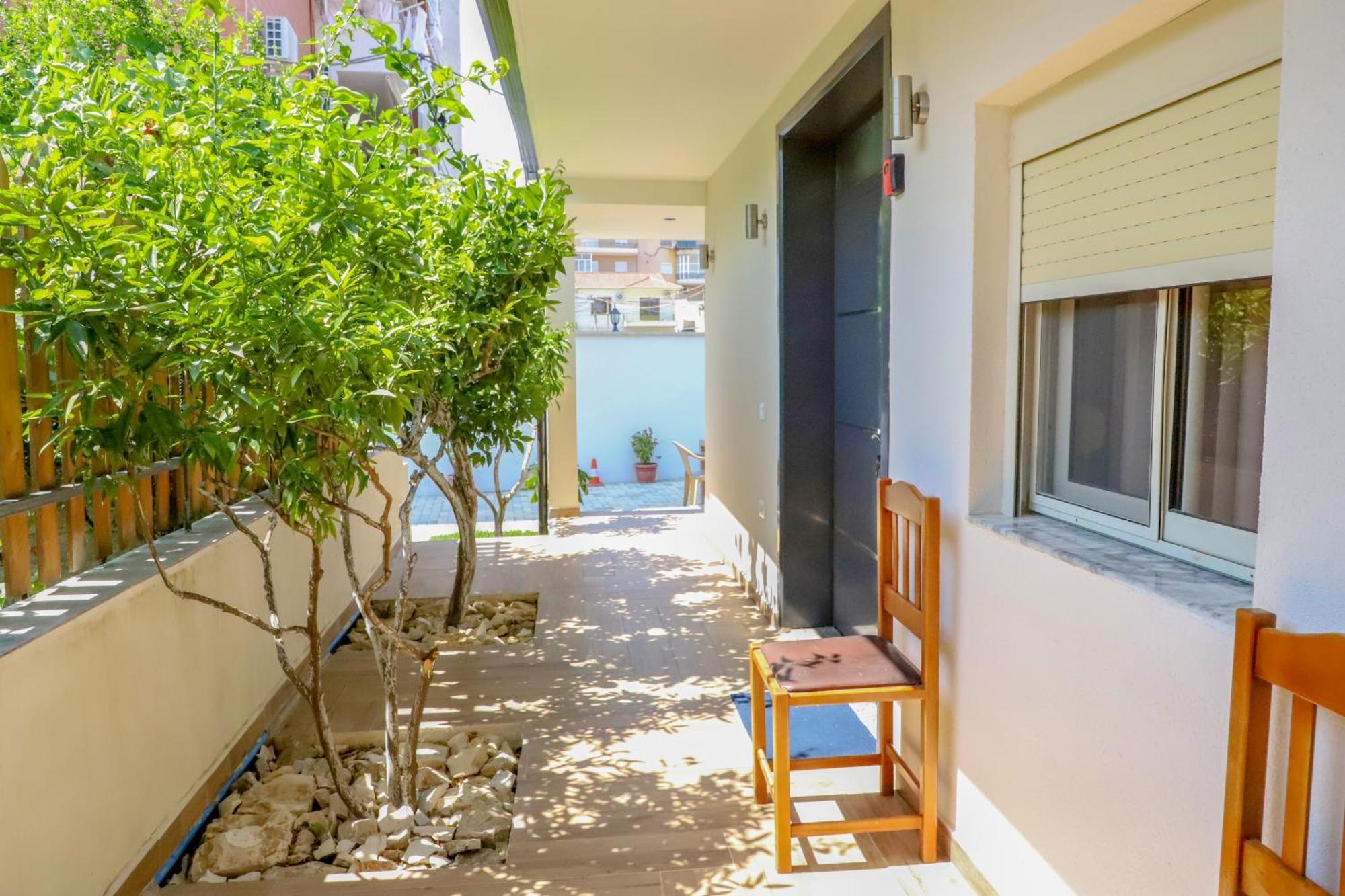Guest House Esanbja Берат Екстериор снимка