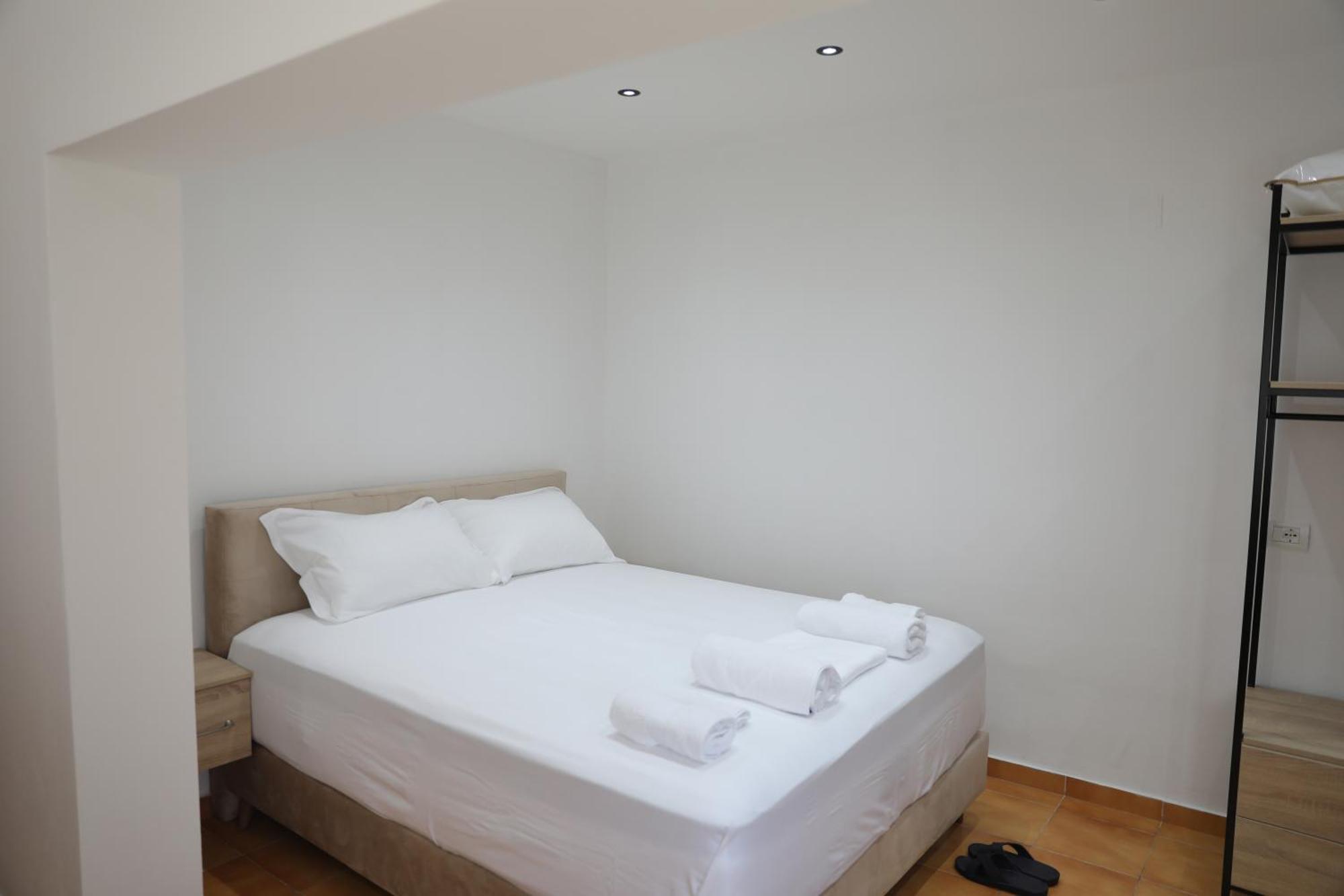 Guest House Esanbja Берат Екстериор снимка