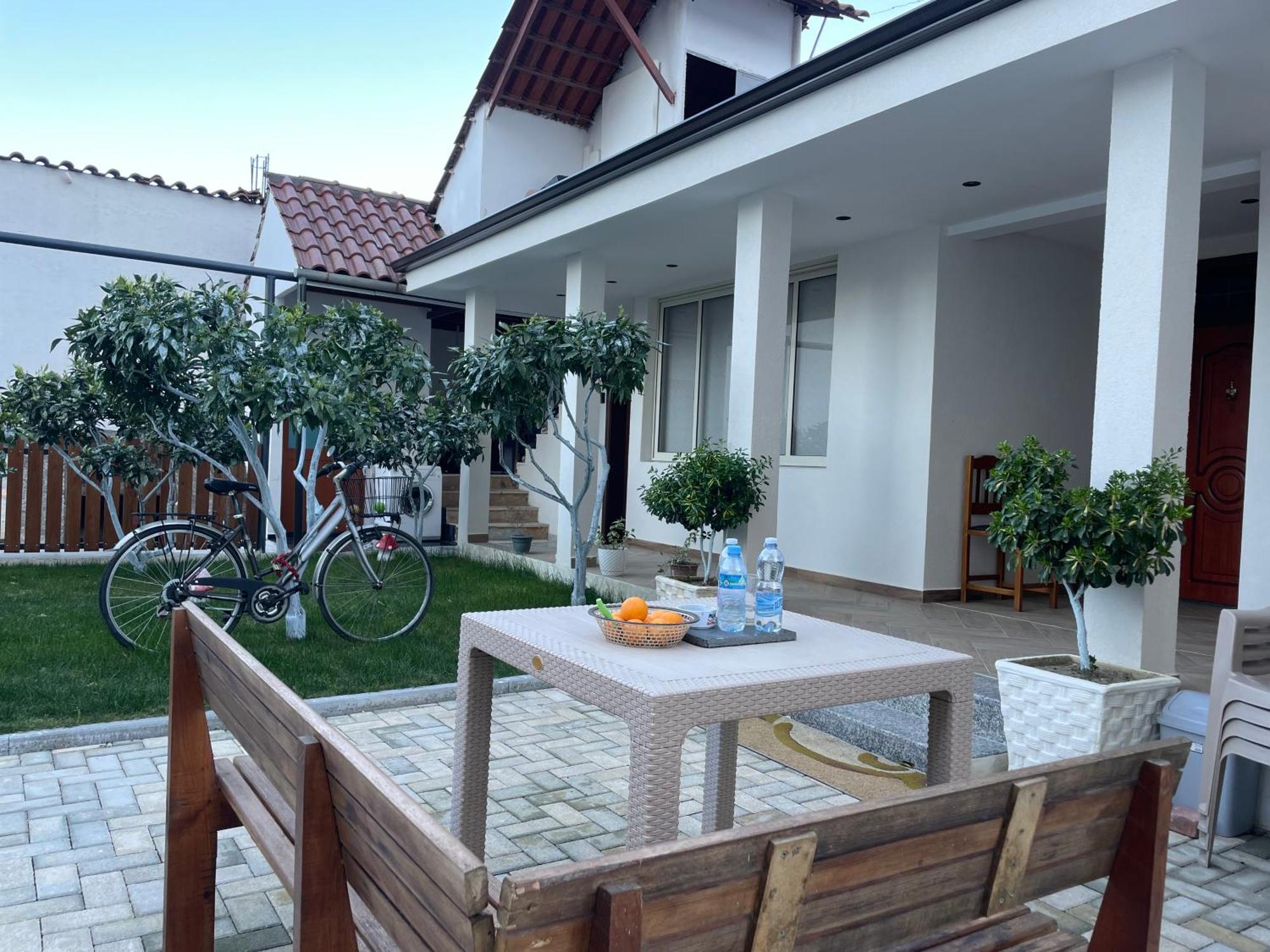Guest House Esanbja Берат Екстериор снимка